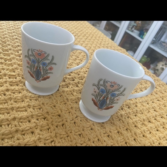 Mugs - Picture 2 of 9
